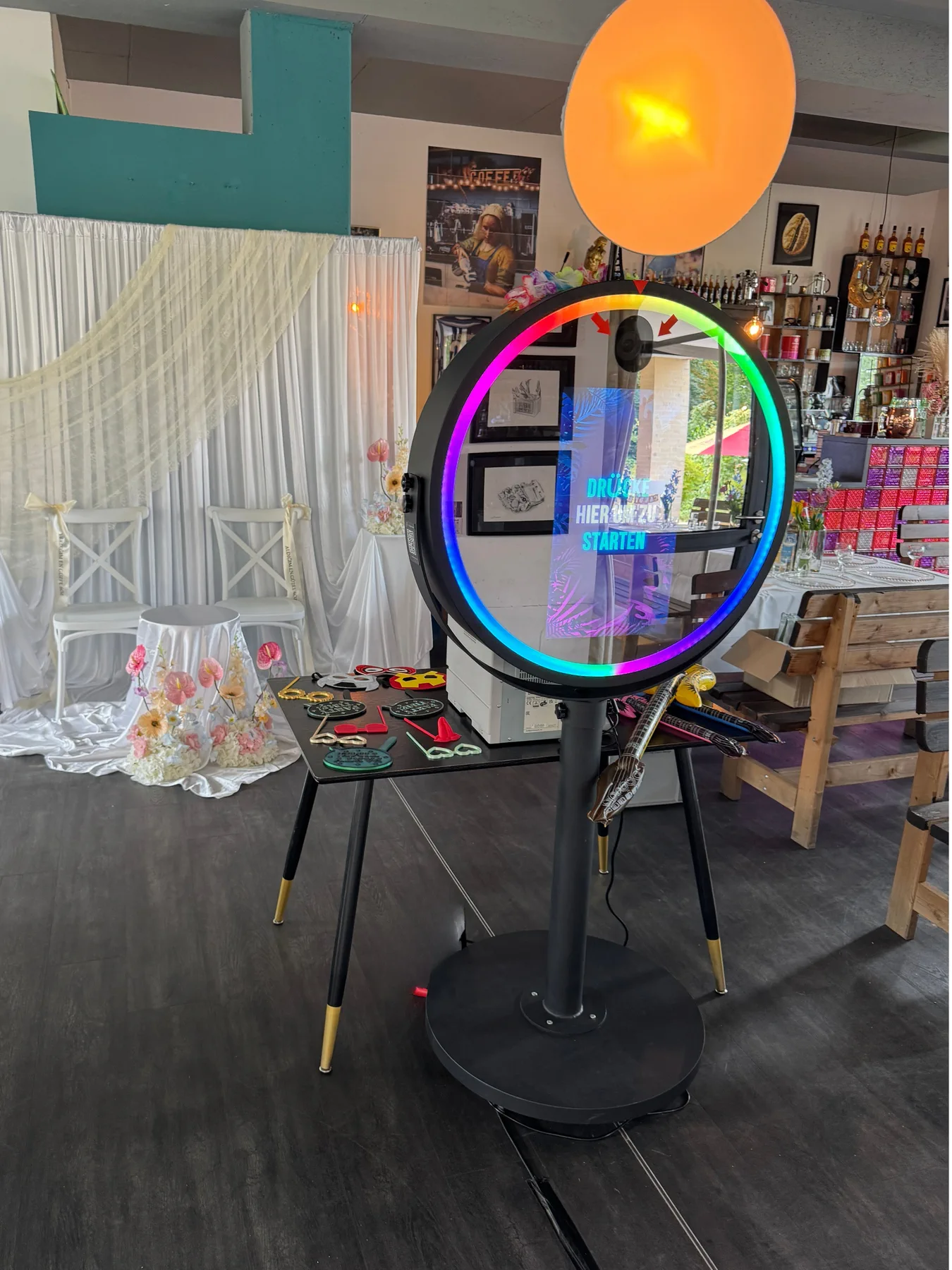 Beauty Fotospiegel mit LED-Ring und Requisiten